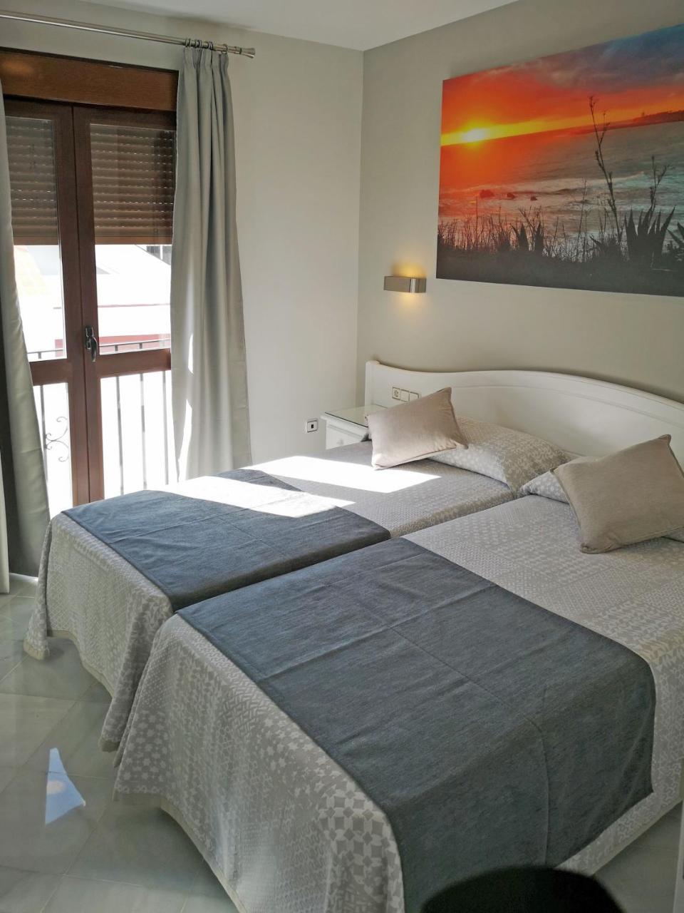 Hostal Bodega Conil De La Frontera Exteriör bild