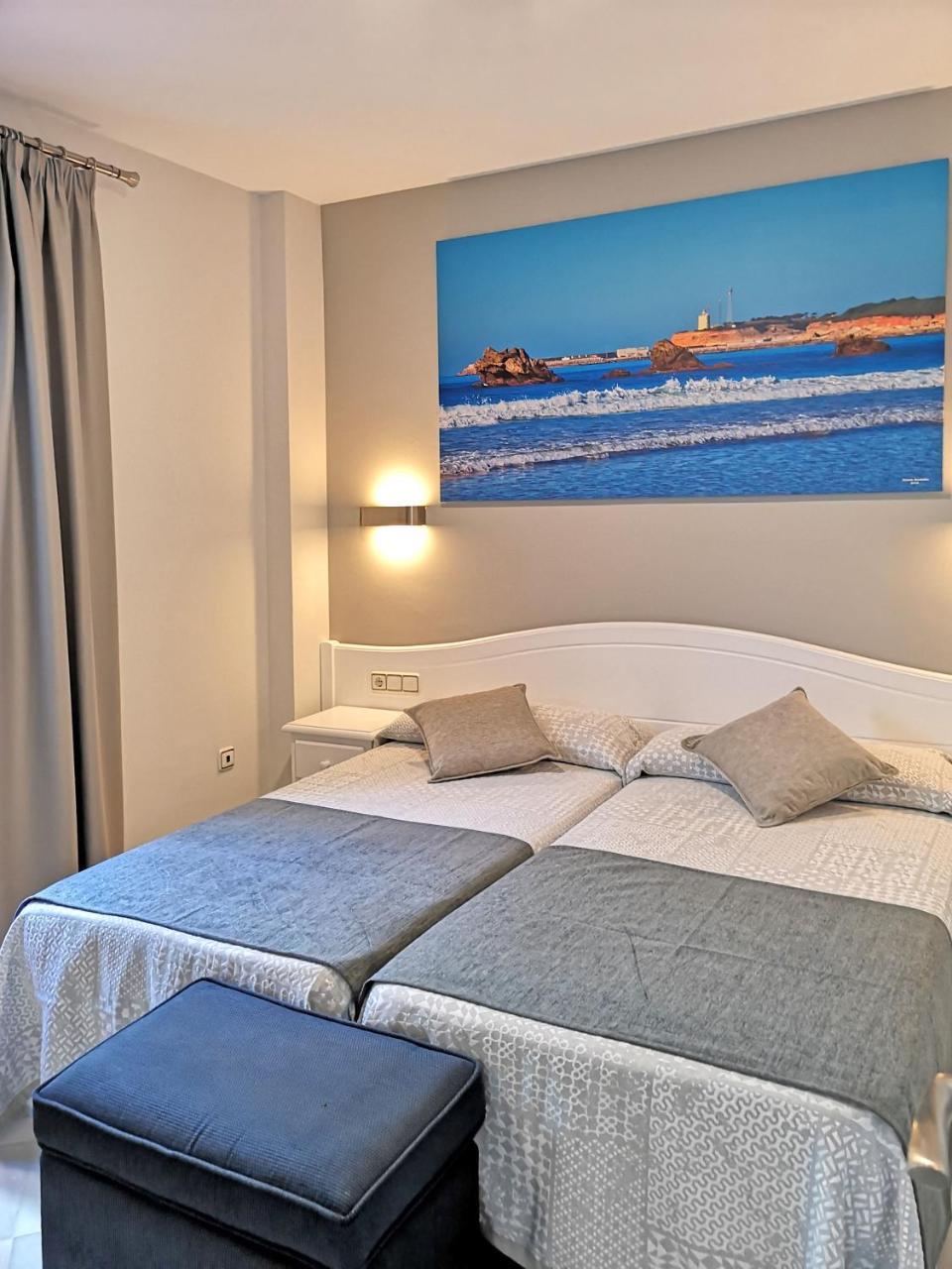 Hostal Bodega Conil De La Frontera Exteriör bild