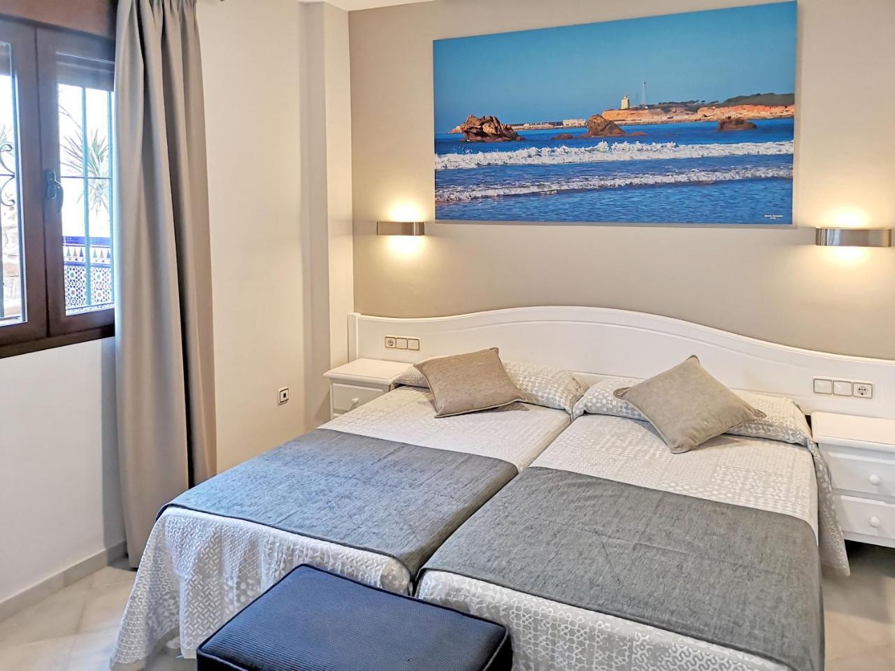 Hostal Bodega Conil De La Frontera Exteriör bild