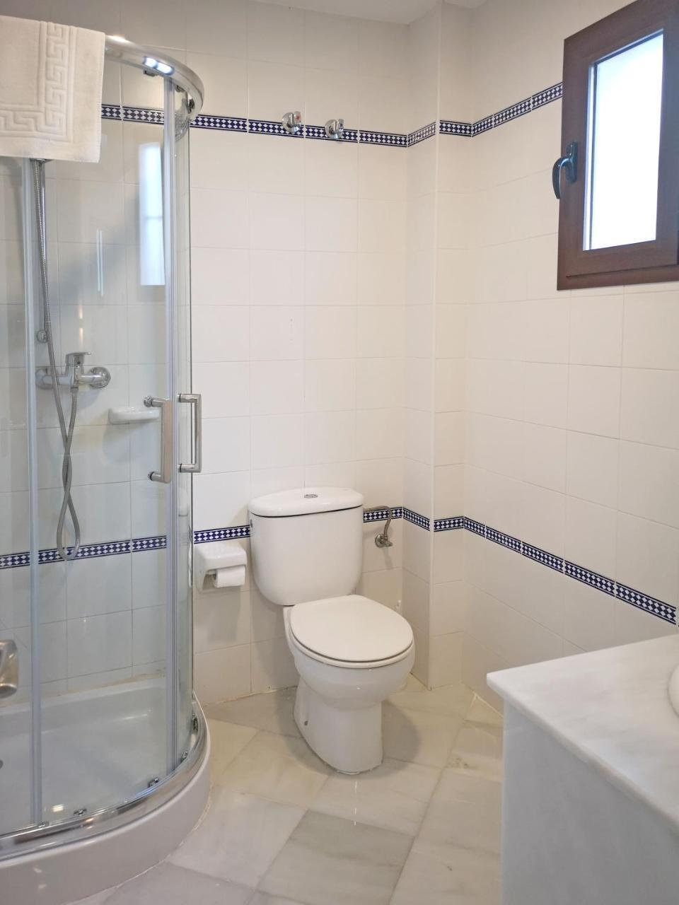 Hostal Bodega Conil De La Frontera Exteriör bild